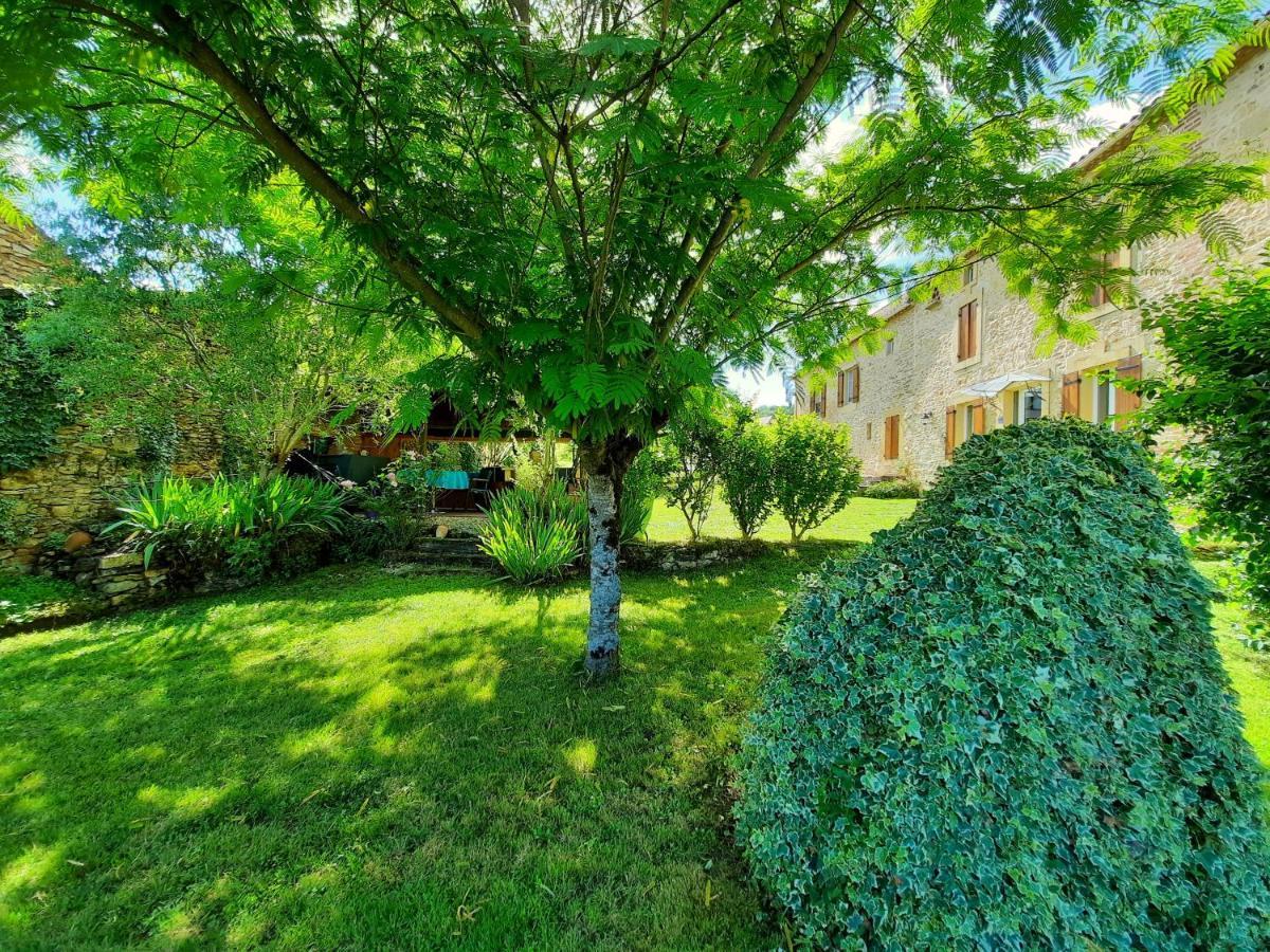 Le Logis Des 3 Coeurs Chambre La Boheme Bed & Breakfast Saint-Cernin-de-l'Herm Exterior photo